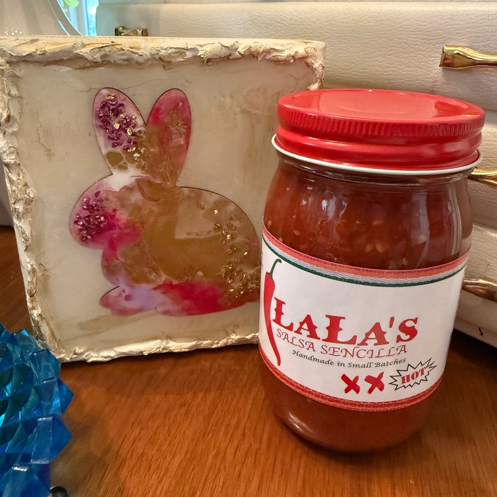 Lala's Salsa Sencilla - XX Hot - Picture 2 of 2